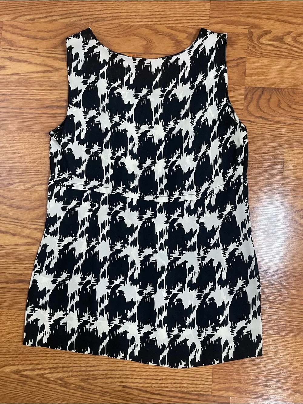 Tory Burch Black White Abstract Print 100% Silk Sleeveless Top Size 10